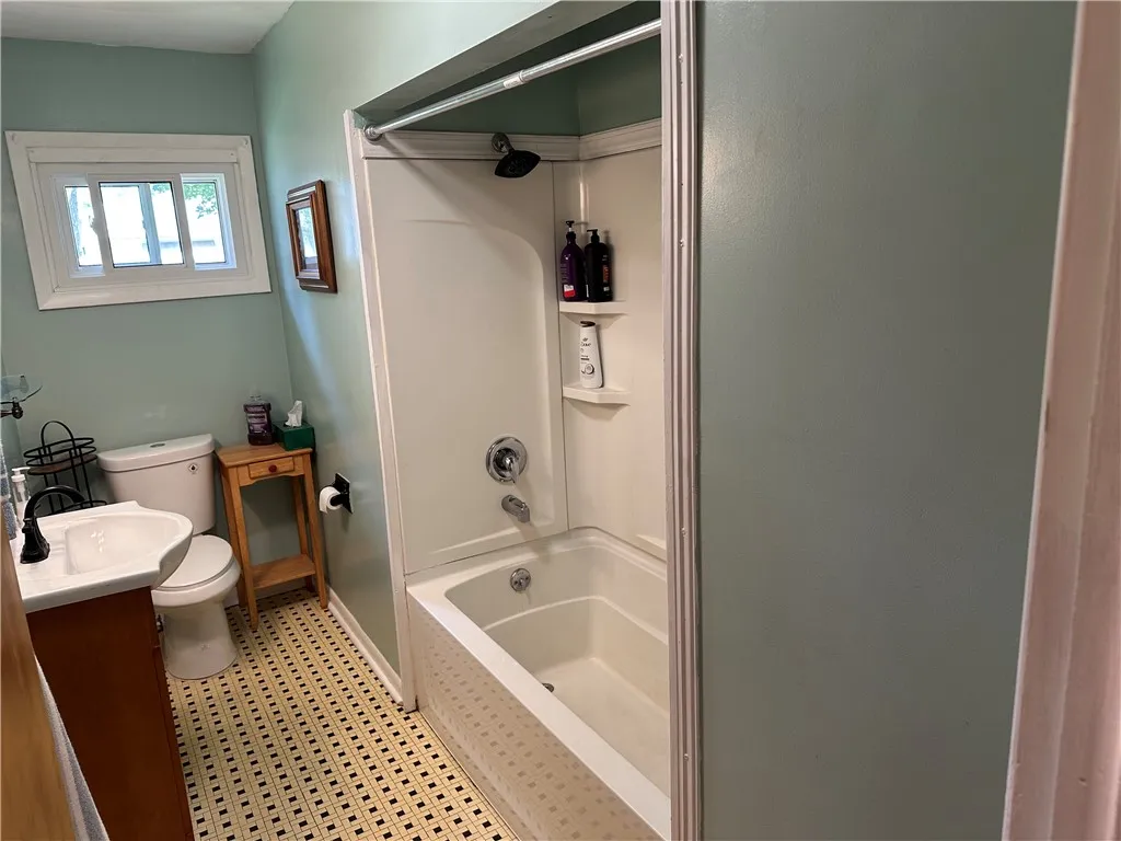 59 Massey Drive, Rochester, New York 14611, Rochester, New York 14611, 3 Bedrooms Bedrooms, 5 Rooms Rooms,1 BathroomBathrooms,Residential,Closed,59 Massey Drive, Rochester, New York 14611,0,R1634053