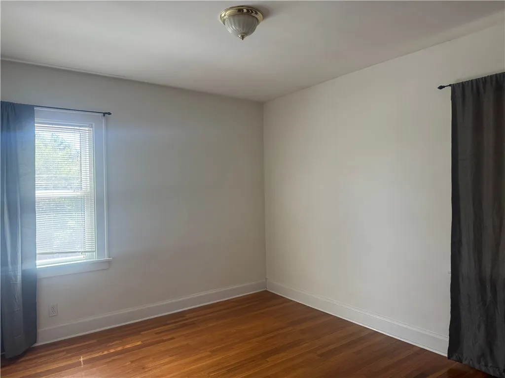 102 Tulane Road, Tonawanda, New York 14217, Tonawanda, New York 14217, 2 Bedrooms Bedrooms, 5 Rooms Rooms,1 BathroomBathrooms,Residential Lease,For Rent,102 Tulane Road, Tonawanda, New York 14217,0,R1634082