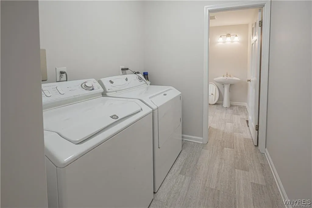 7095 Lincoln Avenue Extension, Lockport Town, New, Lockport Town, New York 14094, 4 Bedrooms Bedrooms, 12 Rooms Rooms,2 BathroomsBathrooms,Residential,For Sale,7095 Lincoln Avenue Extension, Lockport Town, New ,0,B1634070