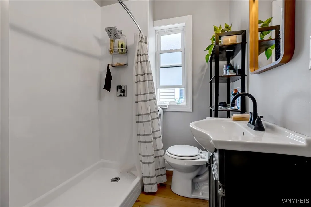 32 Sterling Avenue, Buffalo, New York 14216, Buffalo, New York 14216, 6 Bedrooms Bedrooms, ,3 BathroomsBathrooms,Residential,For Sale,32 Sterling Avenue, Buffalo, New York 14216,0,B1633975