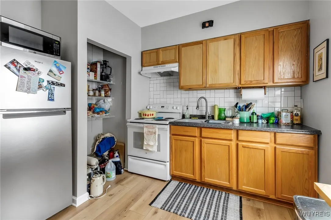 32 Sterling Avenue, Buffalo, New York 14216, Buffalo, New York 14216, 6 Bedrooms Bedrooms, ,3 BathroomsBathrooms,Residential,For Sale,32 Sterling Avenue, Buffalo, New York 14216,0,B1633975
