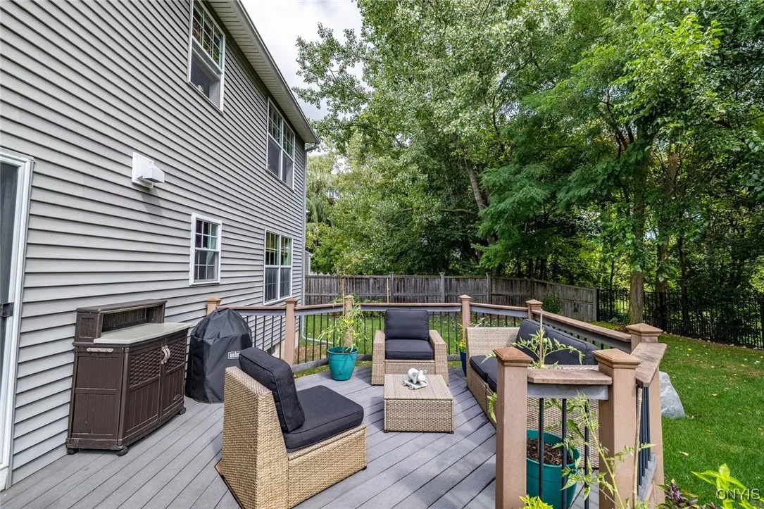 402 Hunt Drive, Manlius, New York 13066, Manlius, New York 13066, 4 Bedrooms Bedrooms, 9 Rooms Rooms,2 BathroomsBathrooms,Residential,Closed,402 Hunt Drive, Manlius, New York 13066,0,S1633811