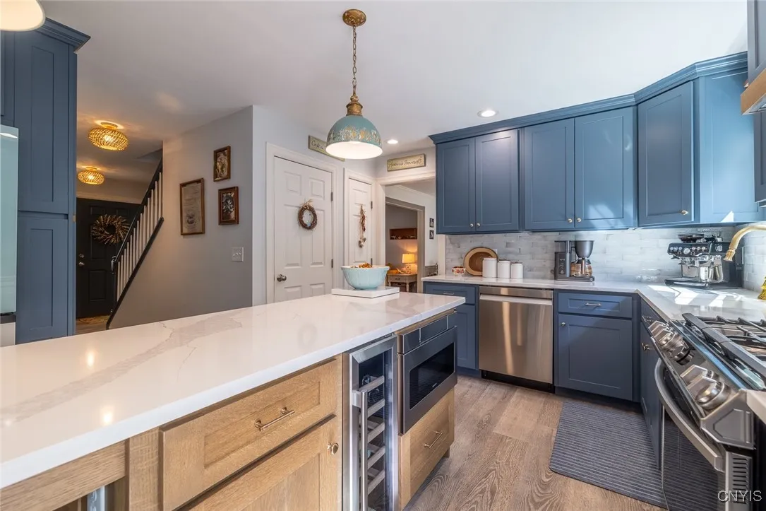 402 Hunt Drive, Manlius, New York 13066, Manlius, New York 13066, 4 Bedrooms Bedrooms, 9 Rooms Rooms,2 BathroomsBathrooms,Residential,Closed,402 Hunt Drive, Manlius, New York 13066,0,S1633811