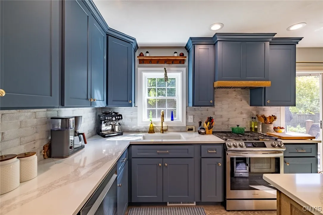 402 Hunt Drive, Manlius, New York 13066, Manlius, New York 13066, 4 Bedrooms Bedrooms, 9 Rooms Rooms,2 BathroomsBathrooms,Residential,Closed,402 Hunt Drive, Manlius, New York 13066,0,S1633811