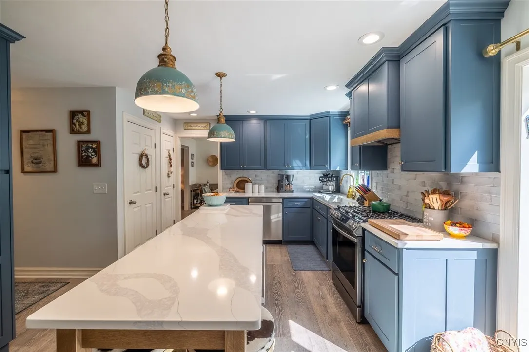 402 Hunt Drive, Manlius, New York 13066, Manlius, New York 13066, 4 Bedrooms Bedrooms, 9 Rooms Rooms,2 BathroomsBathrooms,Residential,Closed,402 Hunt Drive, Manlius, New York 13066,0,S1633811