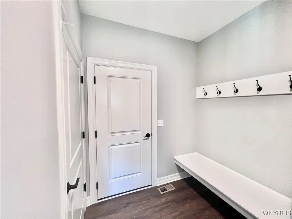 7292 Woodhaven Drive, Lockport Town, New York 1409, Lockport Town, New York 14094, 3 Bedrooms Bedrooms, 10 Rooms Rooms,2 BathroomsBathrooms,Residential,For Sale,7292 Woodhaven Drive, Lockport Town, New York 1409,0,B1633860