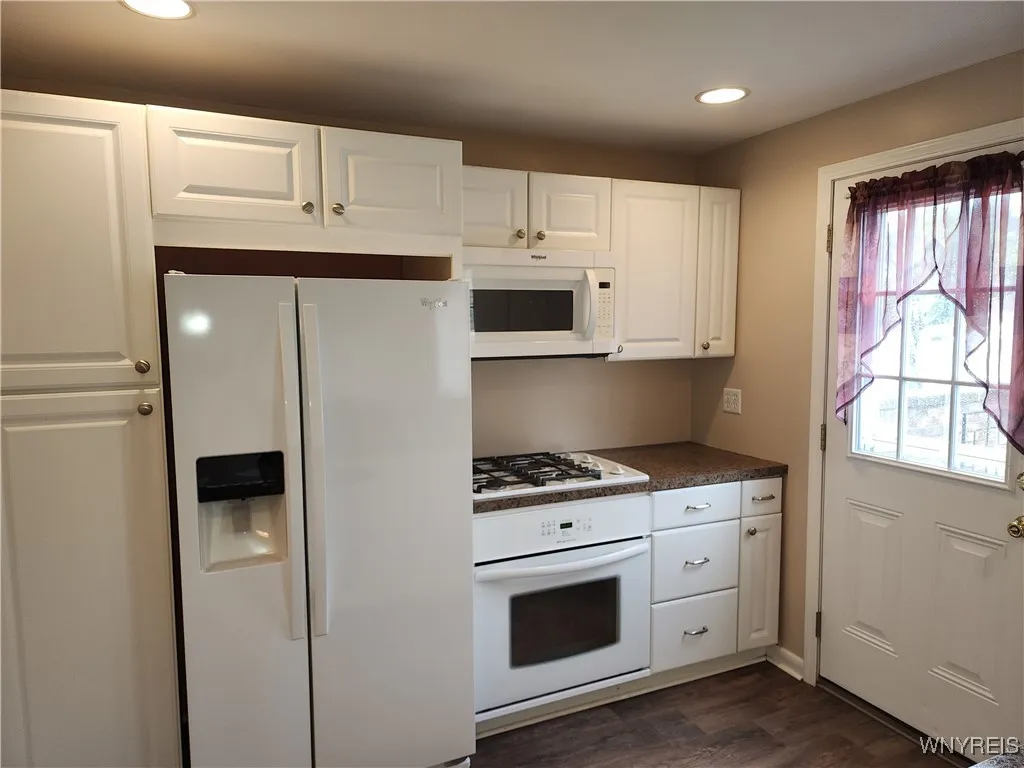 50 Carriage Drive 5, Orchard Park, New York 14127, Orchard Park, New York 14127, 3 Bedrooms Bedrooms, 7 Rooms Rooms,1 BathroomBathrooms,Residential,For Sale,50 Carriage Drive 5, Orchard Park, New York 14127,0,B1633121