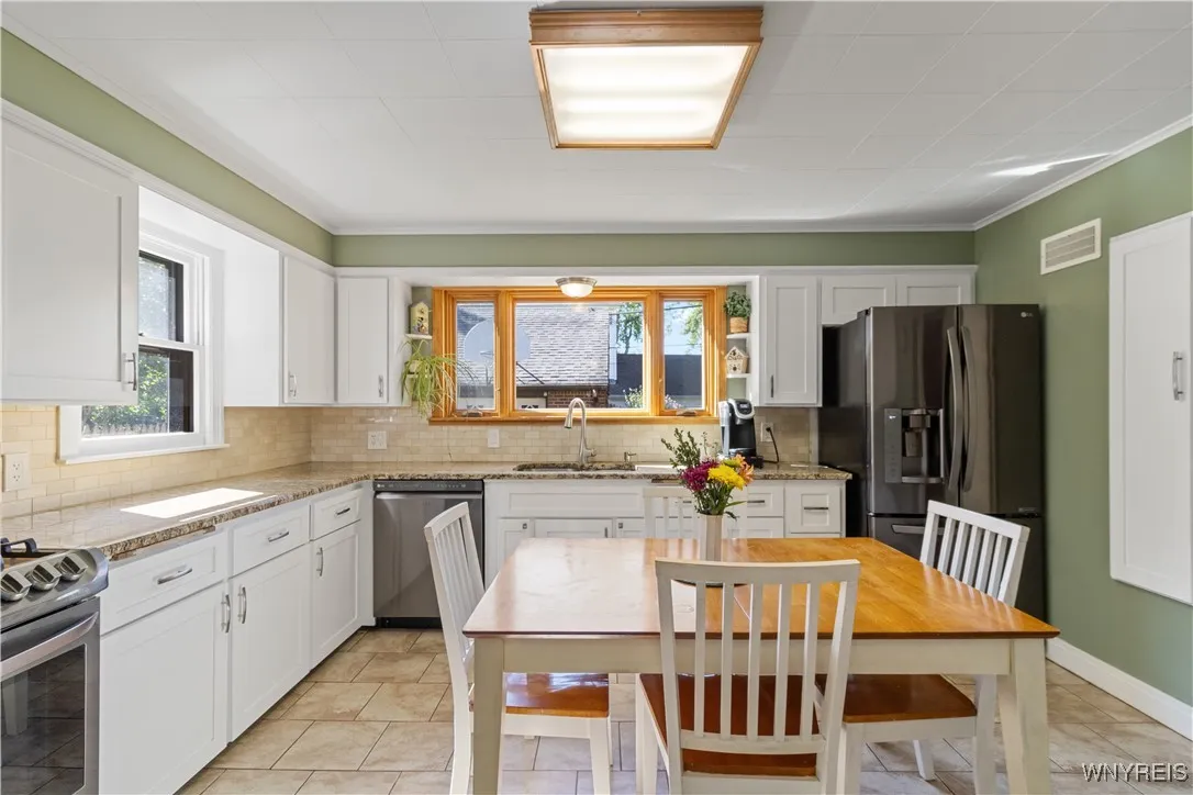 11 Danbury Lane, Tonawanda, New York 14217, Tonawanda, New York 14217, 4 Bedrooms Bedrooms, 7 Rooms Rooms,1 BathroomBathrooms,Residential,For Sale,11 Danbury Lane, Tonawanda, New York 14217,0,B1633646