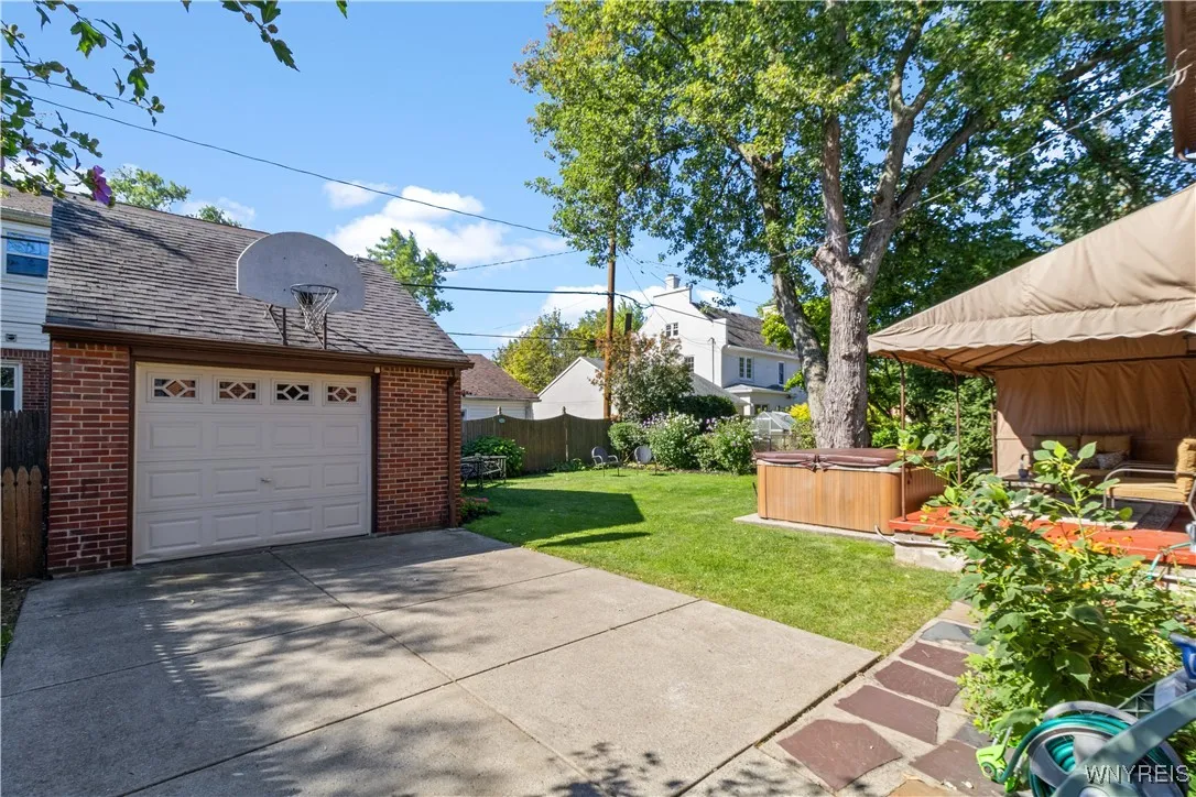 11 Danbury Lane, Tonawanda, New York 14217, Tonawanda, New York 14217, 4 Bedrooms Bedrooms, 7 Rooms Rooms,1 BathroomBathrooms,Residential,For Sale,11 Danbury Lane, Tonawanda, New York 14217,0,B1633646
