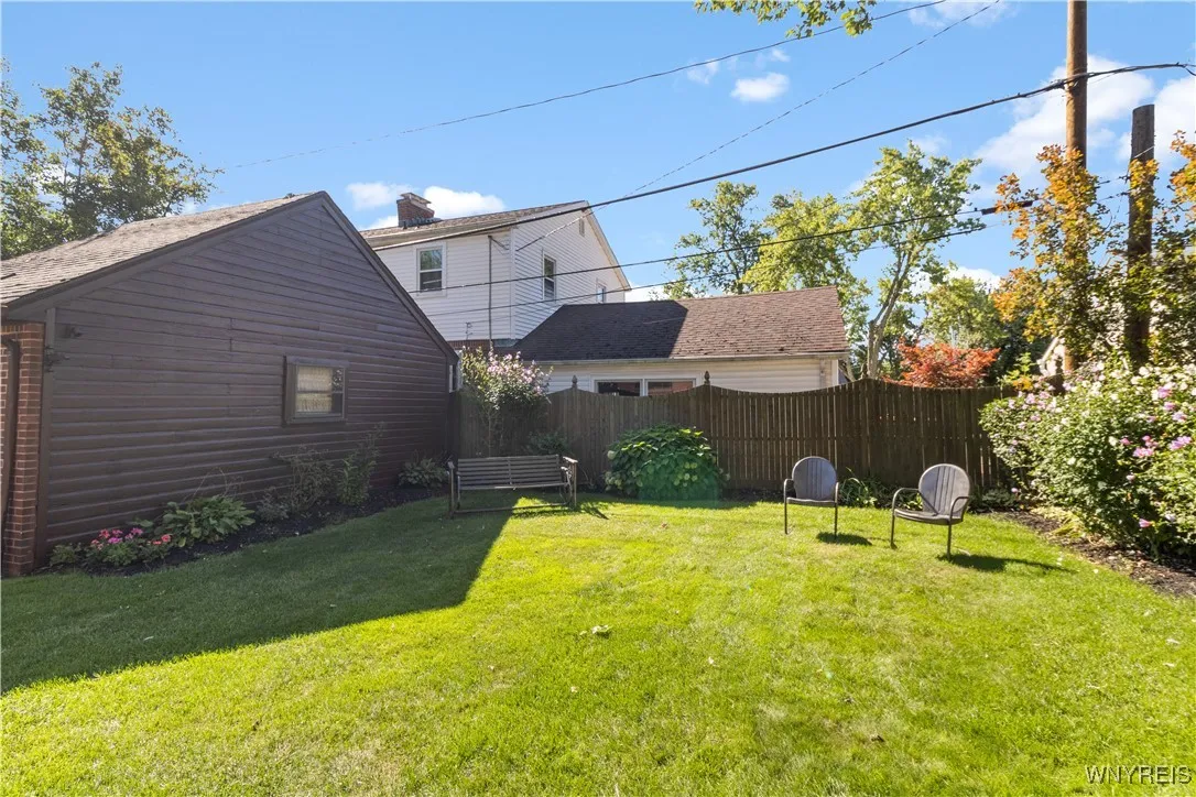 11 Danbury Lane, Tonawanda, New York 14217, Tonawanda, New York 14217, 4 Bedrooms Bedrooms, 7 Rooms Rooms,1 BathroomBathrooms,Residential,For Sale,11 Danbury Lane, Tonawanda, New York 14217,0,B1633646