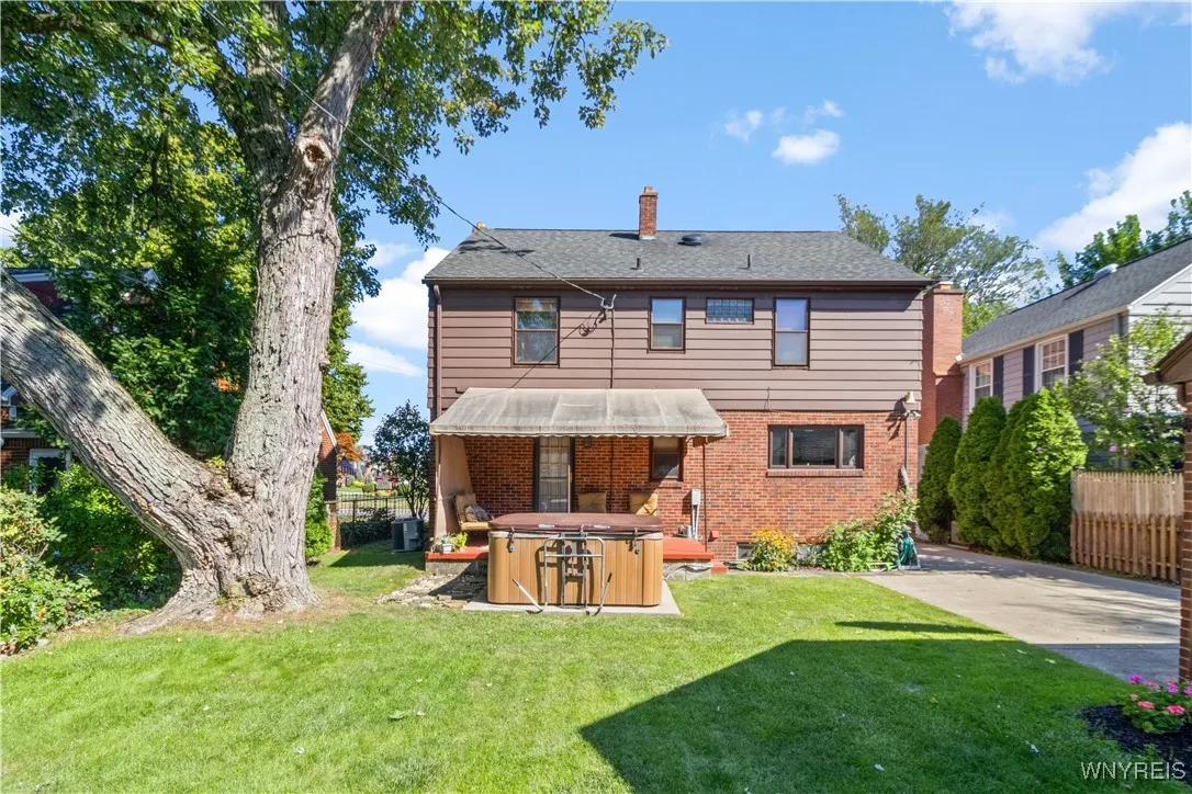 11 Danbury Lane, Tonawanda, New York 14217, Tonawanda, New York 14217, 4 Bedrooms Bedrooms, 7 Rooms Rooms,1 BathroomBathrooms,Residential,For Sale,11 Danbury Lane, Tonawanda, New York 14217,0,B1633646