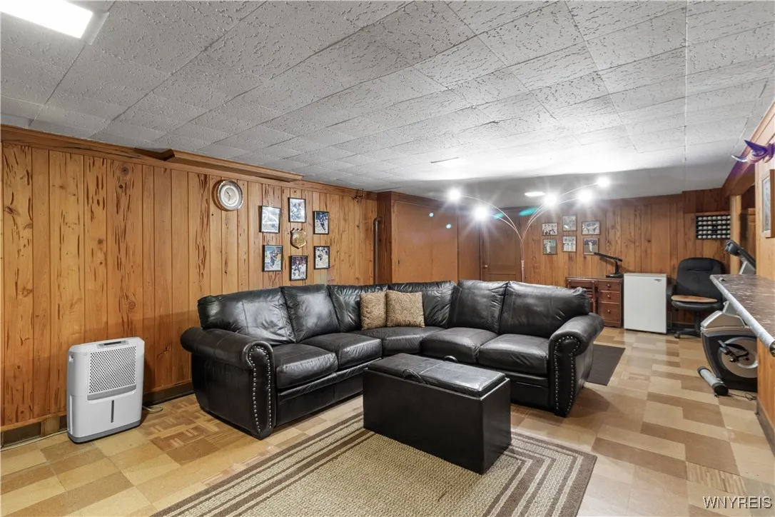 11 Danbury Lane, Tonawanda, New York 14217, Tonawanda, New York 14217, 4 Bedrooms Bedrooms, 7 Rooms Rooms,1 BathroomBathrooms,Residential,For Sale,11 Danbury Lane, Tonawanda, New York 14217,0,B1633646