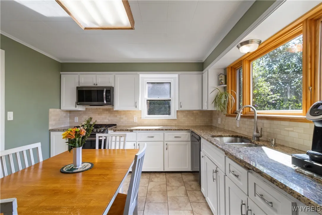 11 Danbury Lane, Tonawanda, New York 14217, Tonawanda, New York 14217, 4 Bedrooms Bedrooms, 7 Rooms Rooms,1 BathroomBathrooms,Residential,For Sale,11 Danbury Lane, Tonawanda, New York 14217,0,B1633646