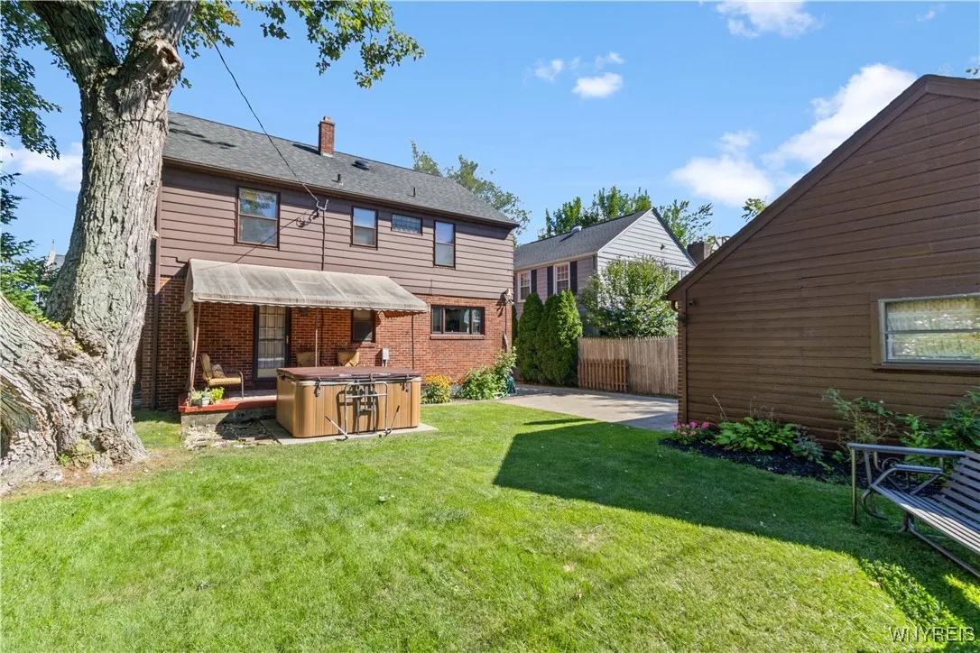 11 Danbury Lane, Tonawanda, New York 14217, Tonawanda, New York 14217, 4 Bedrooms Bedrooms, 7 Rooms Rooms,1 BathroomBathrooms,Residential,For Sale,11 Danbury Lane, Tonawanda, New York 14217,0,B1633646