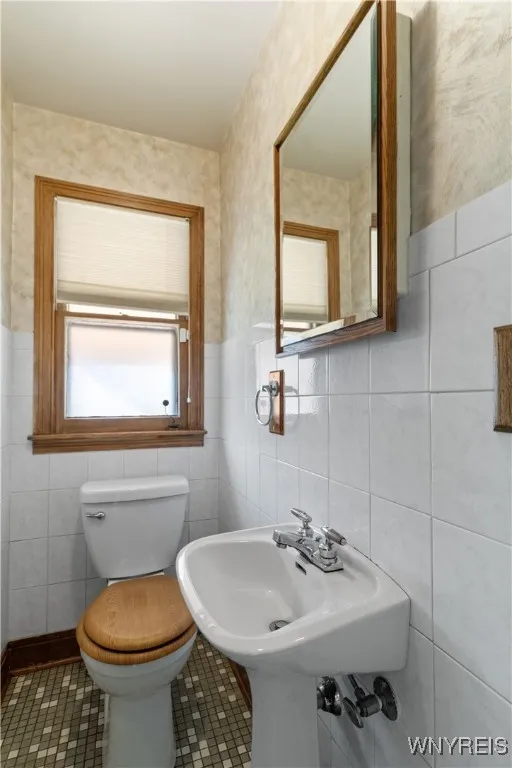 11 Danbury Lane, Tonawanda, New York 14217, Tonawanda, New York 14217, 4 Bedrooms Bedrooms, 7 Rooms Rooms,1 BathroomBathrooms,Residential,For Sale,11 Danbury Lane, Tonawanda, New York 14217,0,B1633646