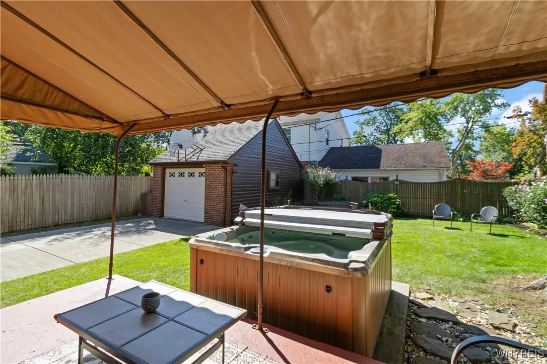 11 Danbury Lane, Tonawanda, New York 14217, Tonawanda, New York 14217, 4 Bedrooms Bedrooms, 7 Rooms Rooms,1 BathroomBathrooms,Residential,For Sale,11 Danbury Lane, Tonawanda, New York 14217,0,B1633646