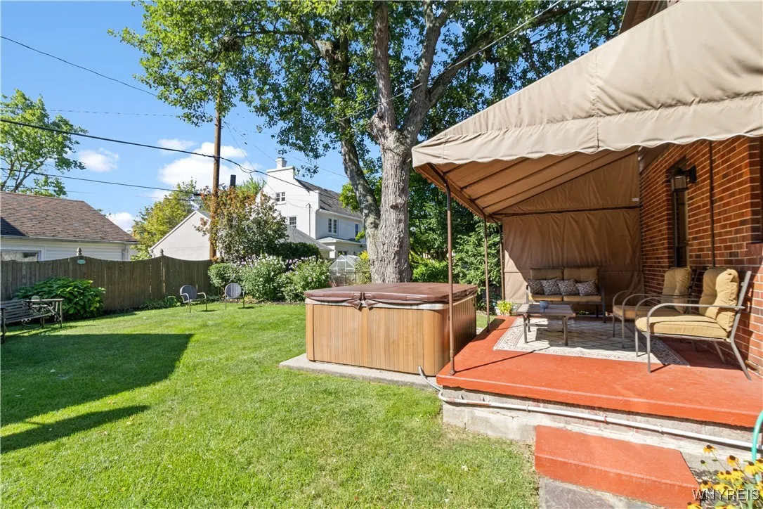 11 Danbury Lane, Tonawanda, New York 14217, Tonawanda, New York 14217, 4 Bedrooms Bedrooms, 7 Rooms Rooms,1 BathroomBathrooms,Residential,For Sale,11 Danbury Lane, Tonawanda, New York 14217,0,B1633646