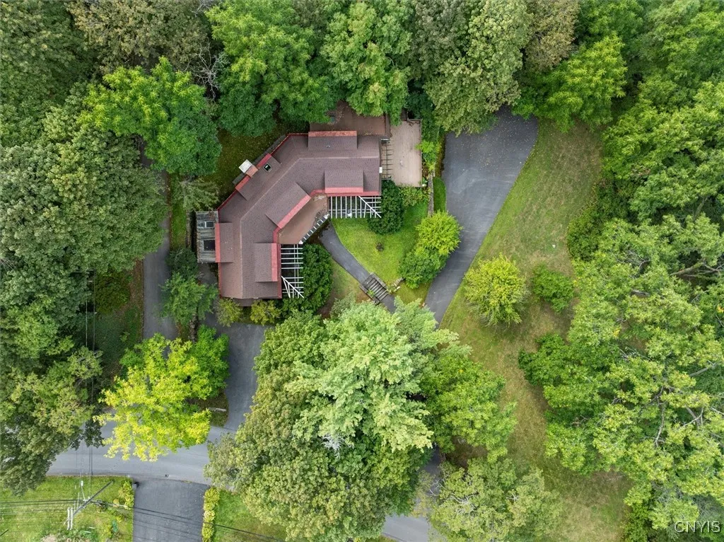 2 Jordan Road, New Hartford, New York 13413, New Hartford, New York 13413, 5 Bedrooms Bedrooms, 14 Rooms Rooms,3 BathroomsBathrooms,Residential,For Sale,2 Jordan Road, New Hartford, New York 13413,0,S1634065