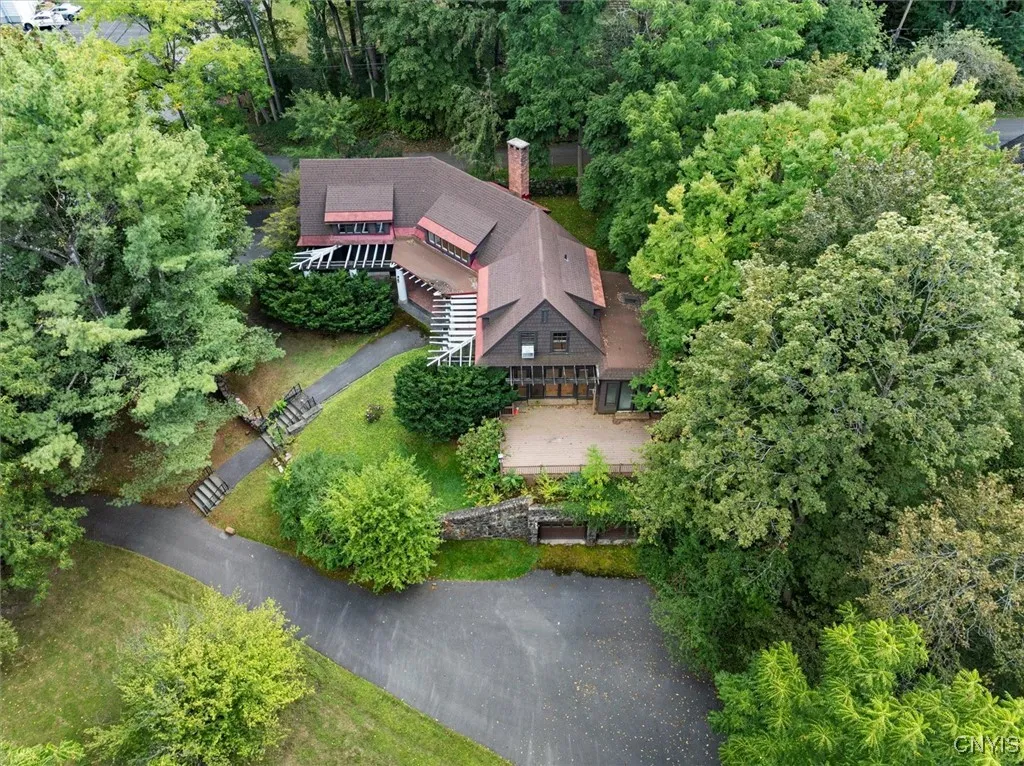 2 Jordan Road, New Hartford, New York 13413, New Hartford, New York 13413, 5 Bedrooms Bedrooms, 14 Rooms Rooms,3 BathroomsBathrooms,Residential,For Sale,2 Jordan Road, New Hartford, New York 13413,0,S1634065
