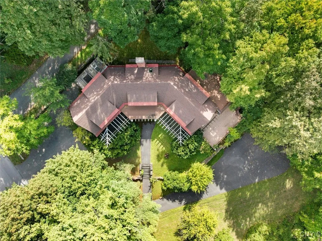 2 Jordan Road, New Hartford, New York 13413, New Hartford, New York 13413, 5 Bedrooms Bedrooms, 14 Rooms Rooms,3 BathroomsBathrooms,Residential,For Sale,2 Jordan Road, New Hartford, New York 13413,0,S1634065