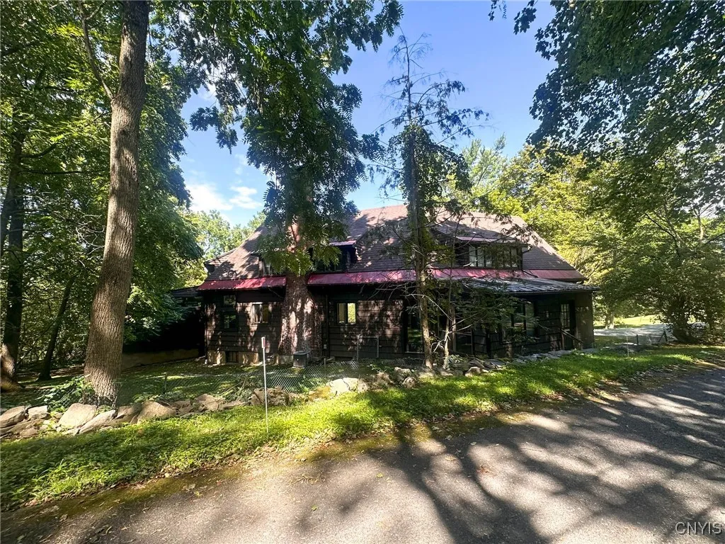 2 Jordan Road, New Hartford, New York 13413, New Hartford, New York 13413, 5 Bedrooms Bedrooms, 14 Rooms Rooms,3 BathroomsBathrooms,Residential,For Sale,2 Jordan Road, New Hartford, New York 13413,0,S1634065