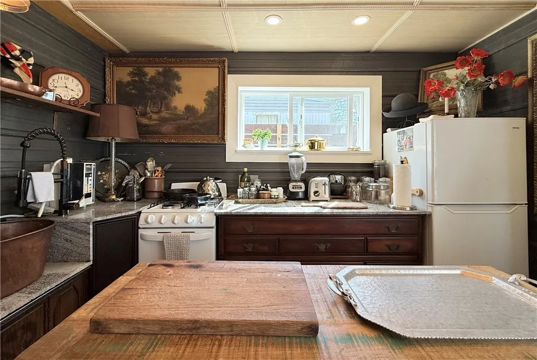 4402 College Avenue, Corning, New York 14830, Corning, New York 14830, 1 Room Rooms,1 BathroomBathrooms,Residential,Closed,4402 College Avenue, Corning, New York 14830,0,R1634130