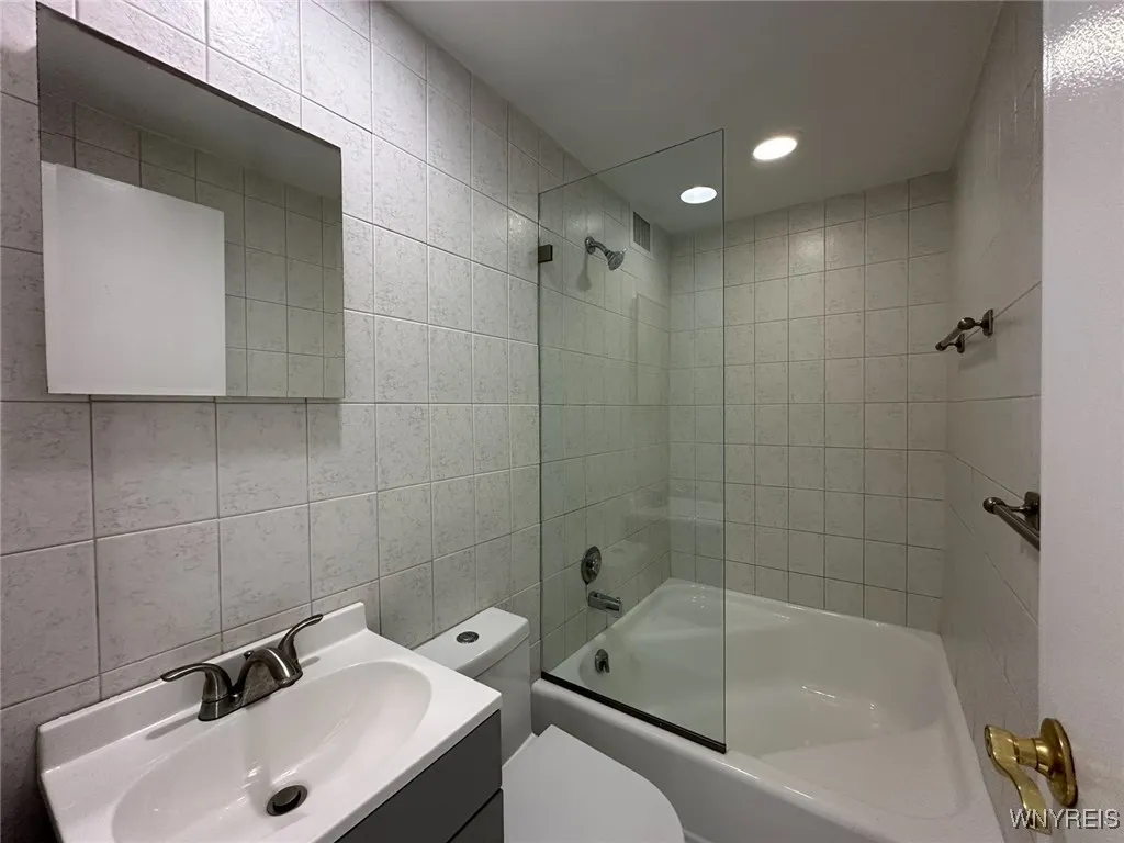 849 Delaware Avenue 302, Buffalo, New York 14209, Buffalo, New York 14209, 1 Bedroom Bedrooms, 4 Rooms Rooms,1 BathroomBathrooms,Residential,For Sale,849 Delaware Avenue 302, Buffalo, New York 14209,0,B1633939