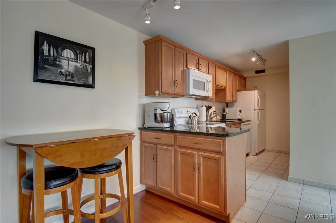 849 Delaware Avenue 302, Buffalo, New York 14209, Buffalo, New York 14209, 1 Bedroom Bedrooms, 4 Rooms Rooms,1 BathroomBathrooms,Residential,For Sale,849 Delaware Avenue 302, Buffalo, New York 14209,0,B1633939