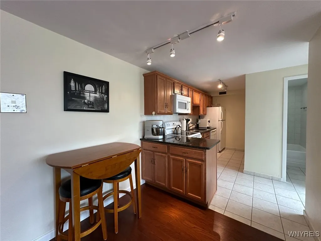 849 Delaware Avenue 302, Buffalo, New York 14209, Buffalo, New York 14209, 1 Bedroom Bedrooms, 5 Rooms Rooms,1 BathroomBathrooms,Residential Lease,For Rent,849 Delaware Avenue 302, Buffalo, New York 14209,0,B1633720