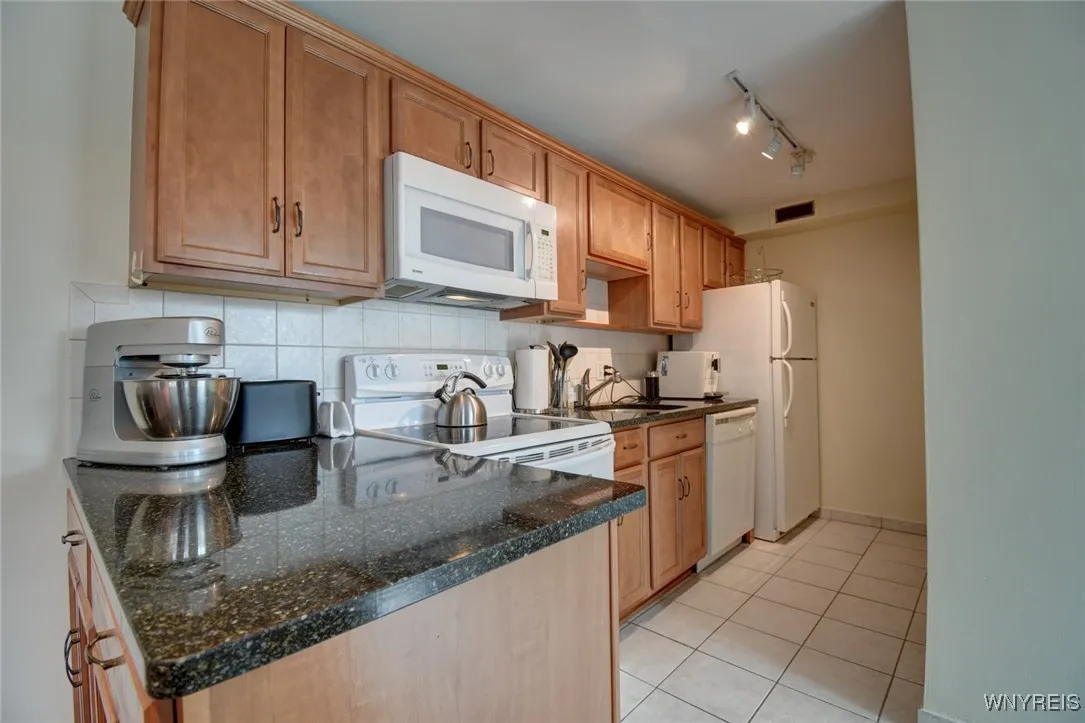 849 Delaware Avenue 302, Buffalo, New York 14209, Buffalo, New York 14209, 1 Bedroom Bedrooms, 5 Rooms Rooms,1 BathroomBathrooms,Residential Lease,For Rent,849 Delaware Avenue 302, Buffalo, New York 14209,0,B1633720