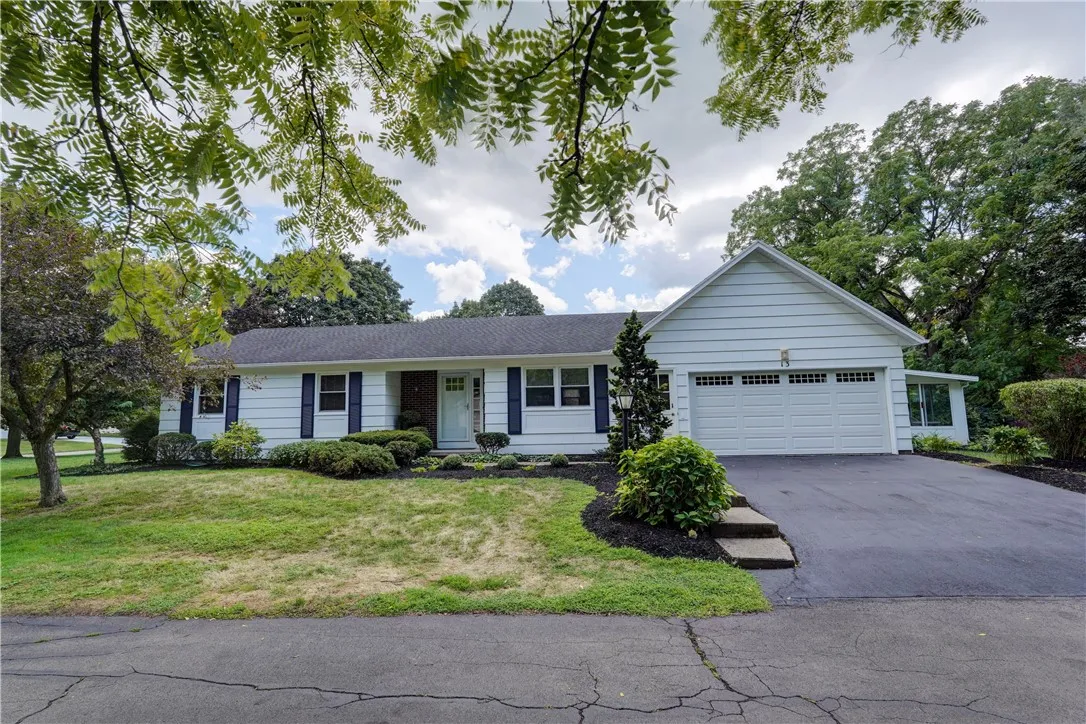 13 Tree Brook Drive, Penfield, New York 14625, Penfield, New York 14625, 3 Bedrooms Bedrooms, 7 Rooms Rooms,2 BathroomsBathrooms,Residential,Closed,13 Tree Brook Drive, Penfield, New York 14625,0,R1632802