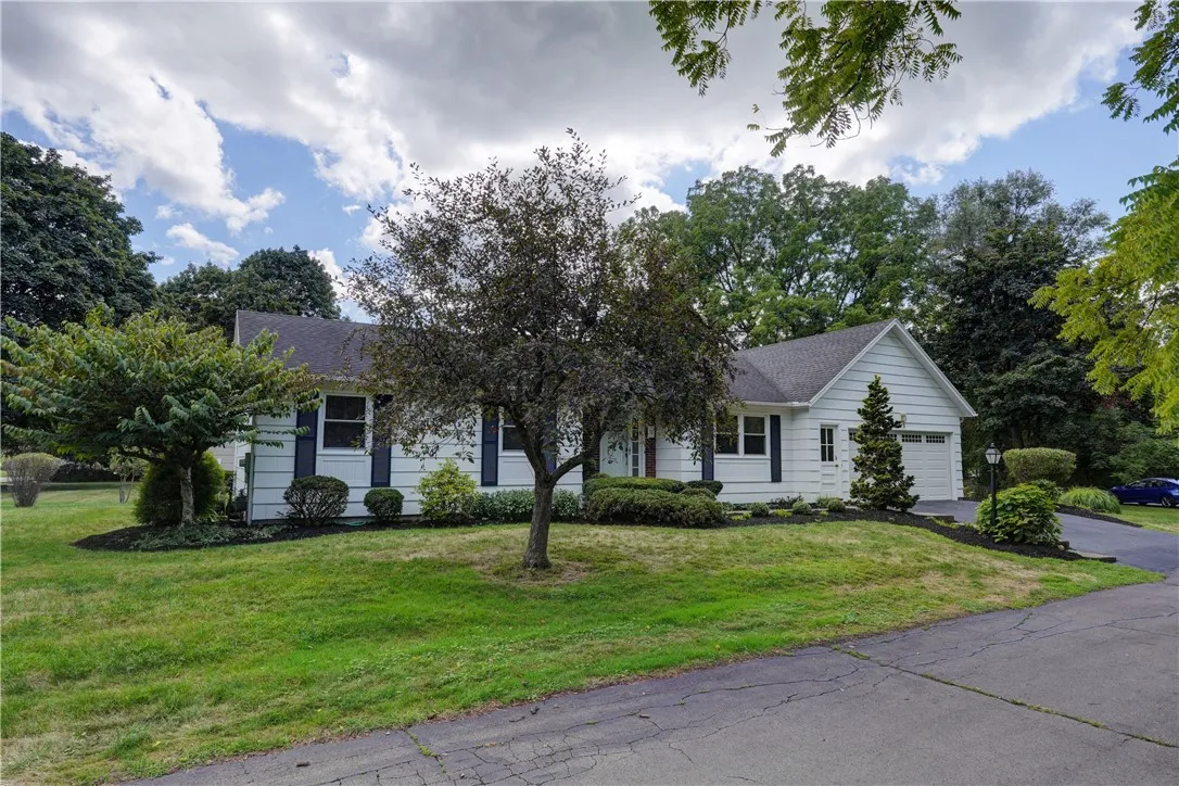 13 Tree Brook Drive, Penfield, New York 14625, Penfield, New York 14625, 3 Bedrooms Bedrooms, 7 Rooms Rooms,2 BathroomsBathrooms,Residential,Closed,13 Tree Brook Drive, Penfield, New York 14625,0,R1632802