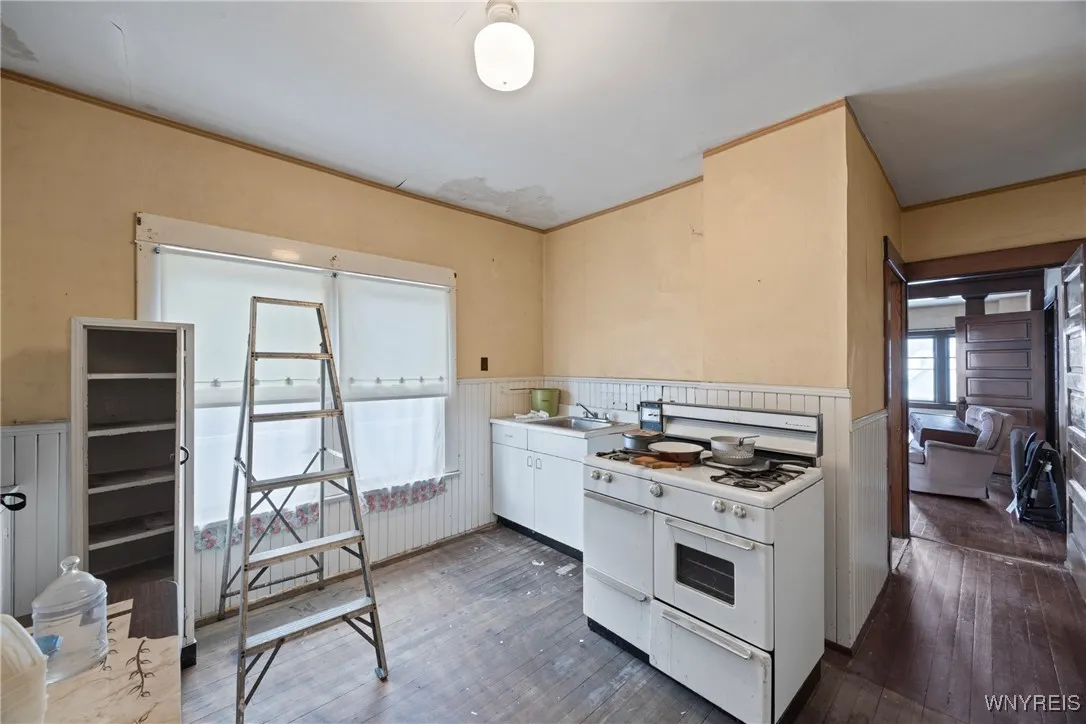55 Keystone Street, Buffalo, New York 14211, Buffalo, New York 14211, 5 Bedrooms Bedrooms, ,2 BathroomsBathrooms,Residential,For Sale,55 Keystone Street, Buffalo, New York 14211,0,B1633883