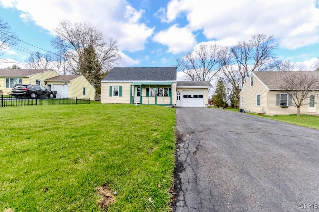 109 Kendall Drive East, Manlius, New York 13057, Manlius, New York 13057, 4 Bedrooms Bedrooms, 10 Rooms Rooms,2 BathroomsBathrooms,Residential,For Sale,109 Kendall Drive East, Manlius, New York 13057,0,S1634147