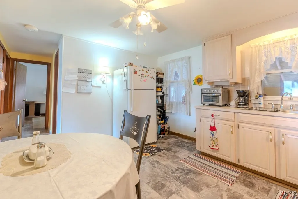 109 Kendall Drive East, Manlius, New York 13057, Manlius, New York 13057, 4 Bedrooms Bedrooms, 10 Rooms Rooms,2 BathroomsBathrooms,Residential,For Sale,109 Kendall Drive East, Manlius, New York 13057,0,S1634147