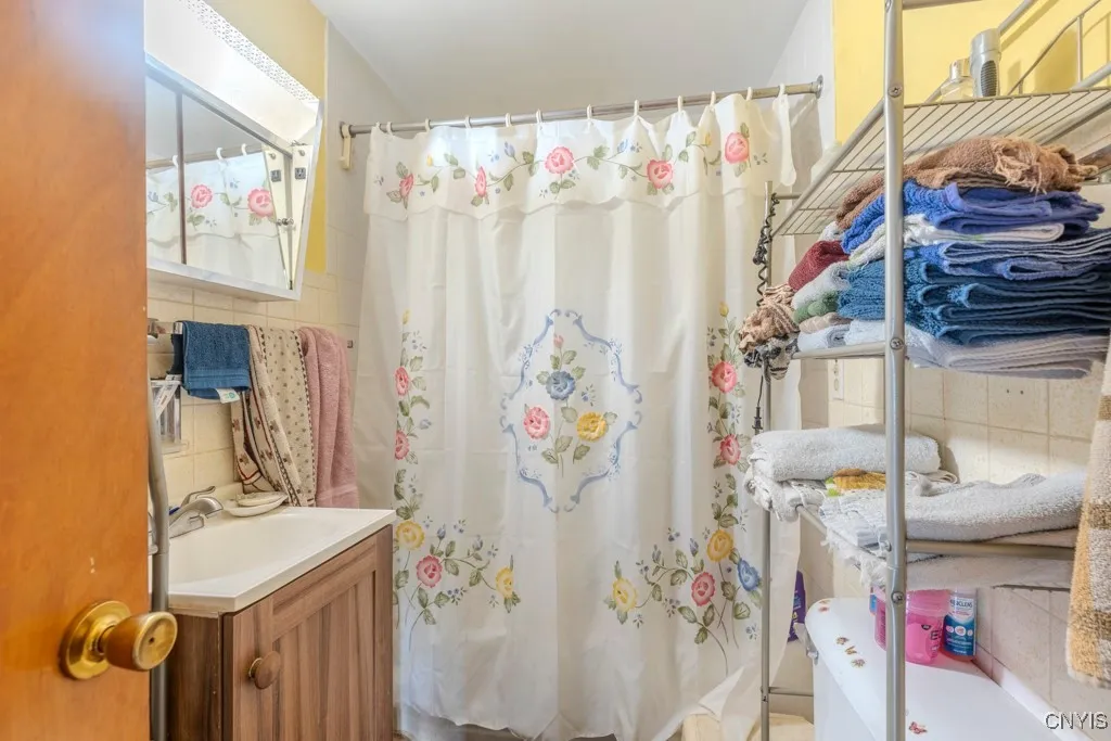 109 Kendall Drive East, Manlius, New York 13057, Manlius, New York 13057, 4 Bedrooms Bedrooms, 10 Rooms Rooms,2 BathroomsBathrooms,Residential,For Sale,109 Kendall Drive East, Manlius, New York 13057,0,S1634147