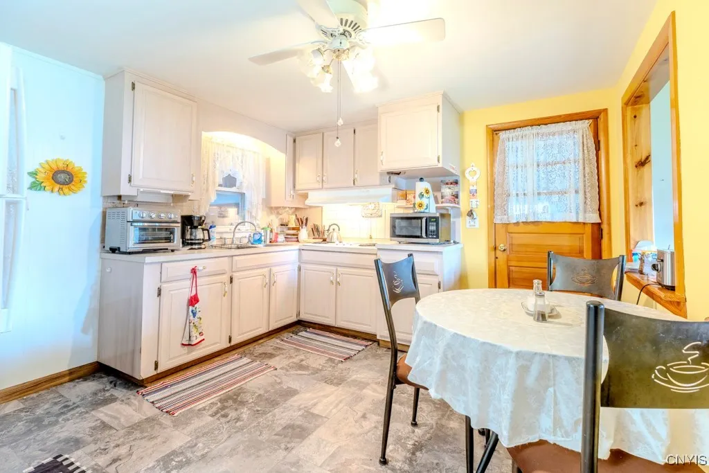 109 Kendall Drive East, Manlius, New York 13057, Manlius, New York 13057, 4 Bedrooms Bedrooms, 10 Rooms Rooms,2 BathroomsBathrooms,Residential,For Sale,109 Kendall Drive East, Manlius, New York 13057,0,S1634147