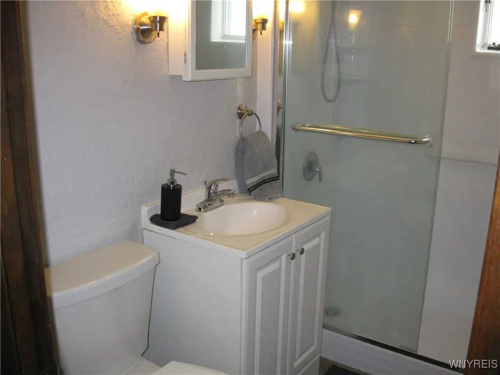 3075 Townline Road, Alden, New York 14004, Alden, New York 14004, 4 Bedrooms Bedrooms, 9 Rooms Rooms,1 BathroomBathrooms,Residential,Closed,3075 Townline Road, Alden, New York 14004,0,B1632456