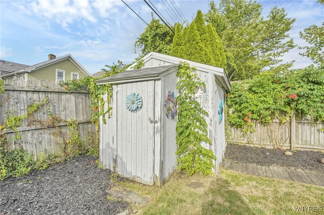 291 Tremont Avenue, Tonawanda, New York 14217, Tonawanda, New York 14217, 3 Bedrooms Bedrooms, 7 Rooms Rooms,1 BathroomBathrooms,Residential Lease,For Rent,291 Tremont Avenue, Tonawanda, New York 14217,0,B1634182
