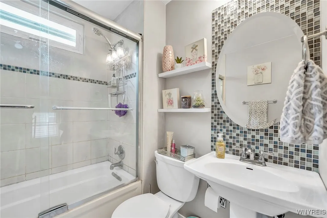 291 Tremont Avenue, Tonawanda, New York 14217, Tonawanda, New York 14217, 3 Bedrooms Bedrooms, 7 Rooms Rooms,1 BathroomBathrooms,Residential Lease,For Rent,291 Tremont Avenue, Tonawanda, New York 14217,0,B1634182