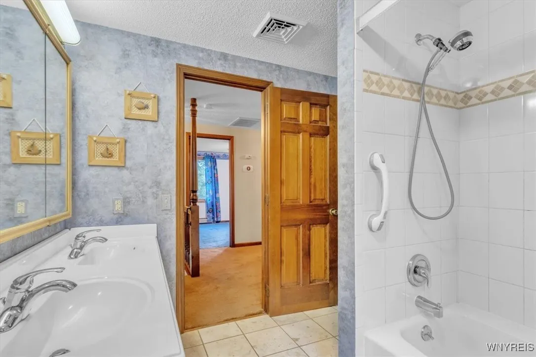 401 Elma Meadow Lane, Elma, New York 14059, Elma, New York 14059, 4 Bedrooms Bedrooms, 9 Rooms Rooms,1 BathroomBathrooms,Residential,Closed,401 Elma Meadow Lane, Elma, New York 14059,0,B1633767