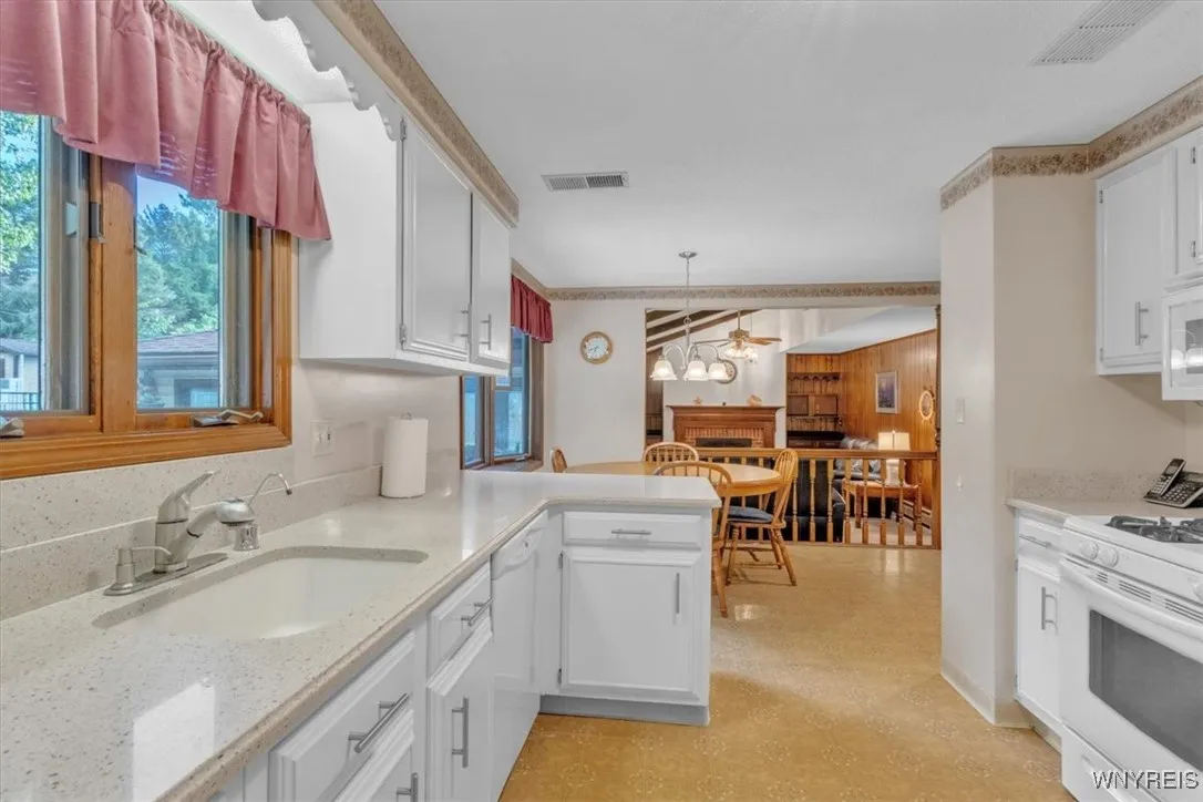 401 Elma Meadow Lane, Elma, New York 14059, Elma, New York 14059, 4 Bedrooms Bedrooms, 9 Rooms Rooms,1 BathroomBathrooms,Residential,Closed,401 Elma Meadow Lane, Elma, New York 14059,0,B1633767