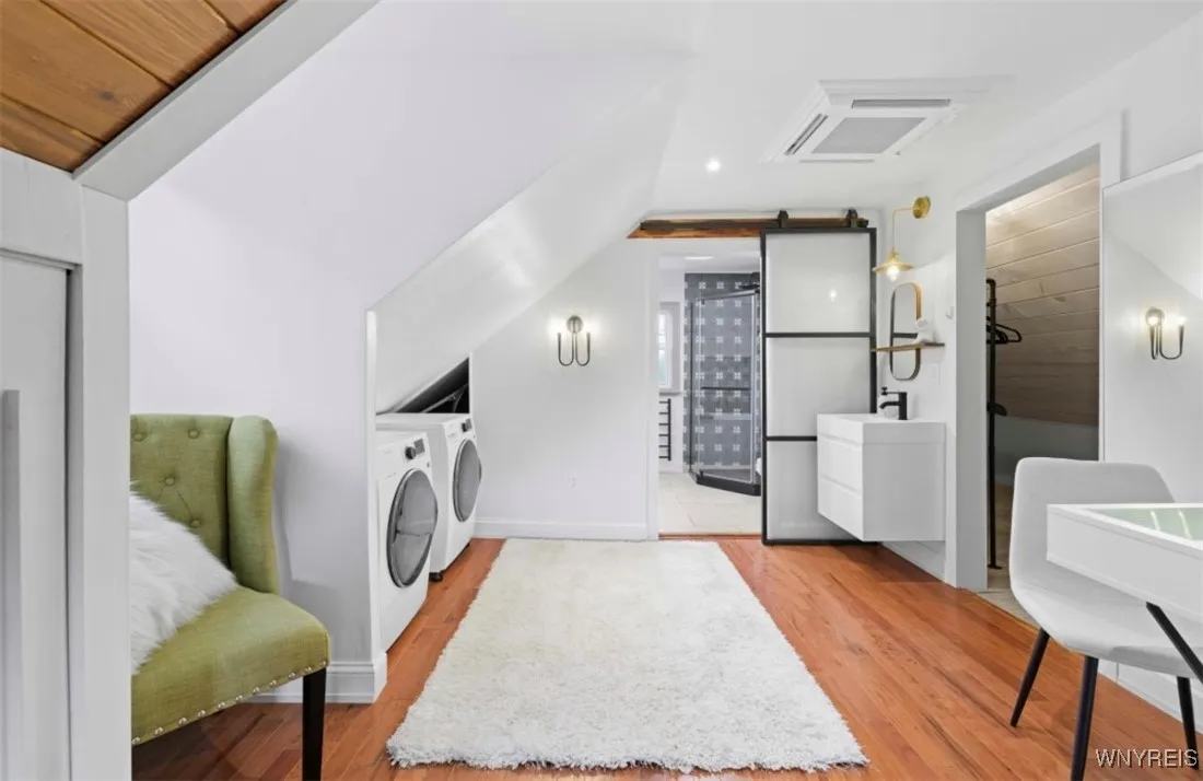 19 Lawrence Place, Buffalo, New York 14213, Buffalo, New York 14213, 2 Bedrooms Bedrooms, 7 Rooms Rooms,1 BathroomBathrooms,Residential,For Sale,19 Lawrence Place, Buffalo, New York 14213,0,B1633999