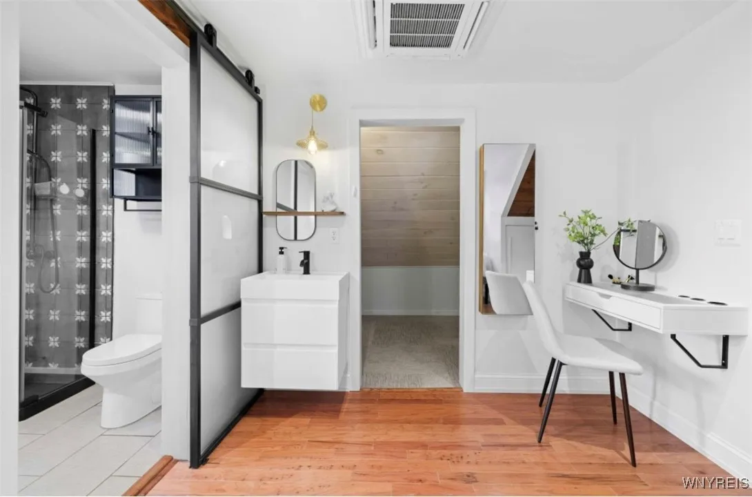 19 Lawrence Place, Buffalo, New York 14213, Buffalo, New York 14213, 2 Bedrooms Bedrooms, 7 Rooms Rooms,1 BathroomBathrooms,Residential,For Sale,19 Lawrence Place, Buffalo, New York 14213,0,B1633999