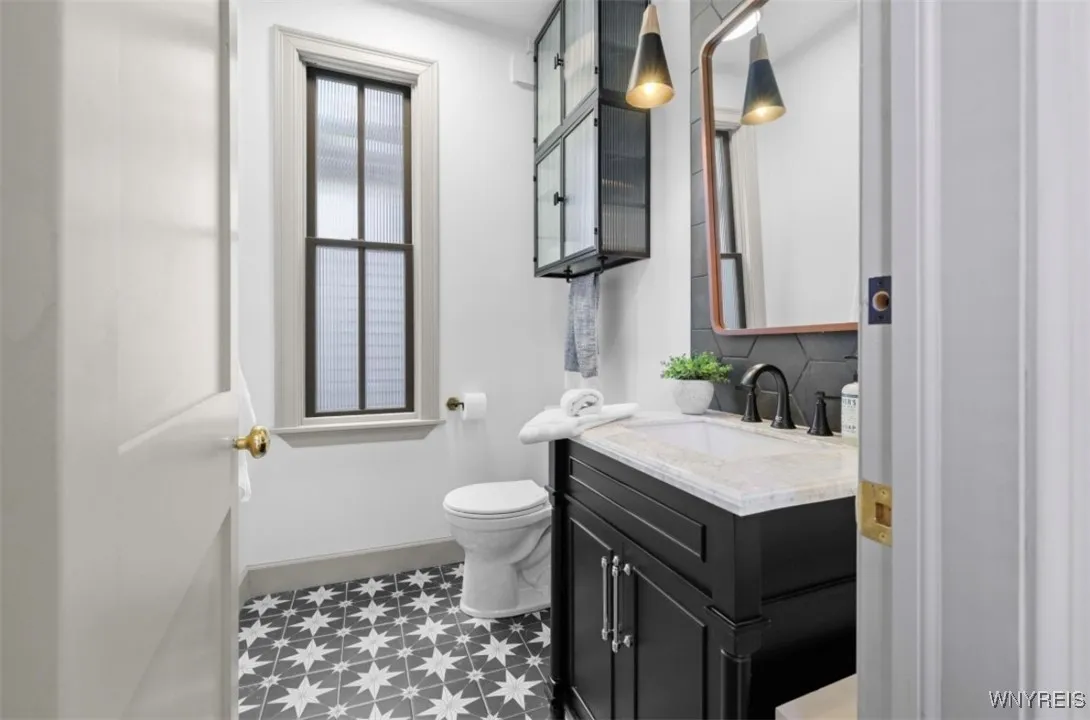 19 Lawrence Place, Buffalo, New York 14213, Buffalo, New York 14213, 2 Bedrooms Bedrooms, 7 Rooms Rooms,1 BathroomBathrooms,Residential,For Sale,19 Lawrence Place, Buffalo, New York 14213,0,B1633999