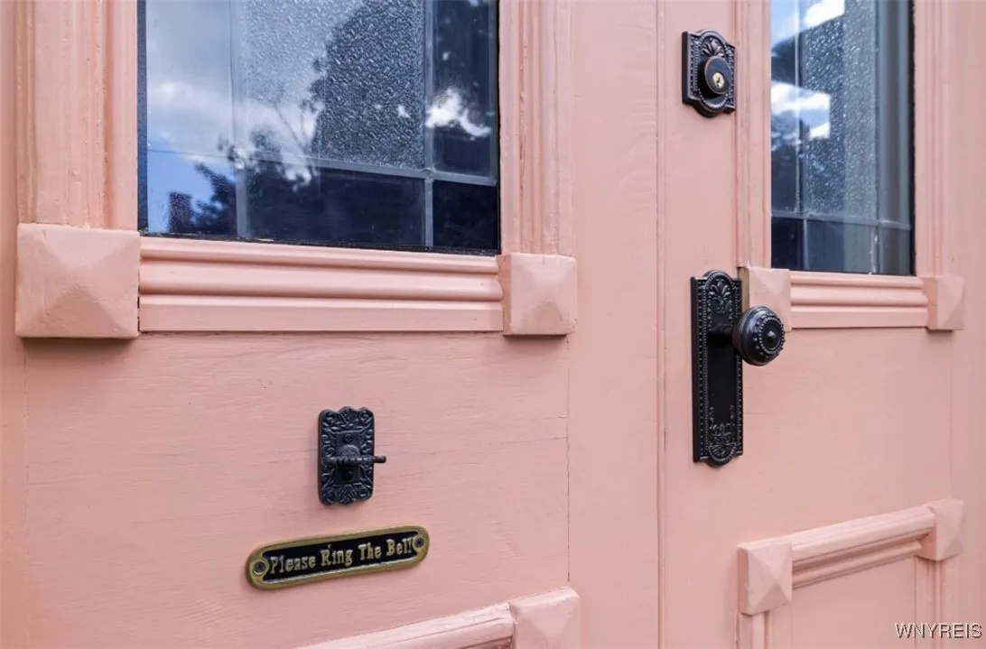 19 Lawrence Place, Buffalo, New York 14213, Buffalo, New York 14213, 2 Bedrooms Bedrooms, 7 Rooms Rooms,1 BathroomBathrooms,Residential,For Sale,19 Lawrence Place, Buffalo, New York 14213,0,B1633999