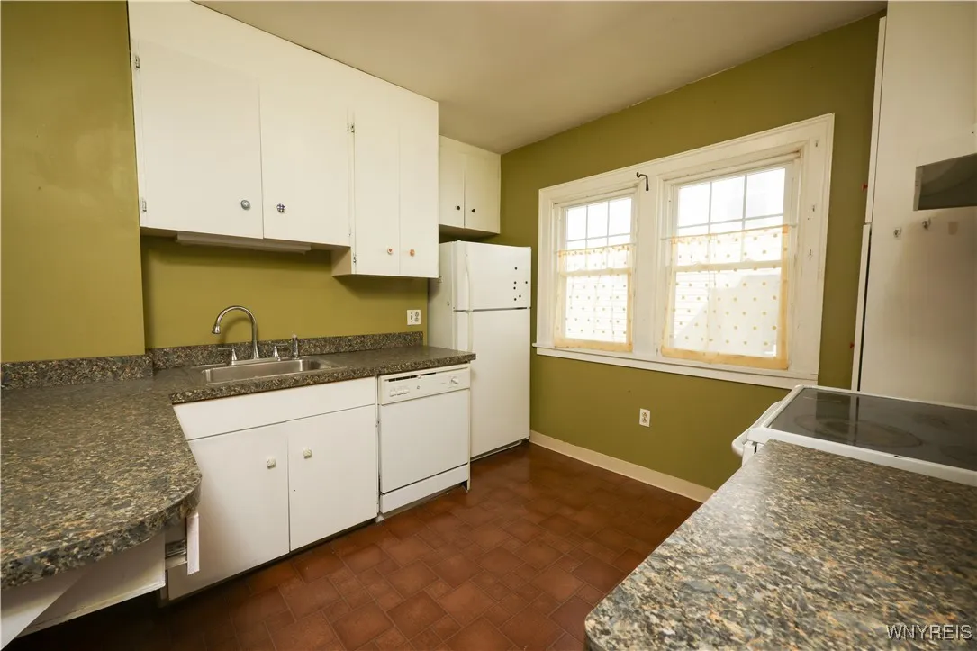 461 Huntington Avenue, Buffalo, New York 14214, Buffalo, New York 14214, 3 Bedrooms Bedrooms, 7 Rooms Rooms,1 BathroomBathrooms,Residential Lease,For Rent,461 Huntington Avenue, Buffalo, New York 14214,0,B1633357