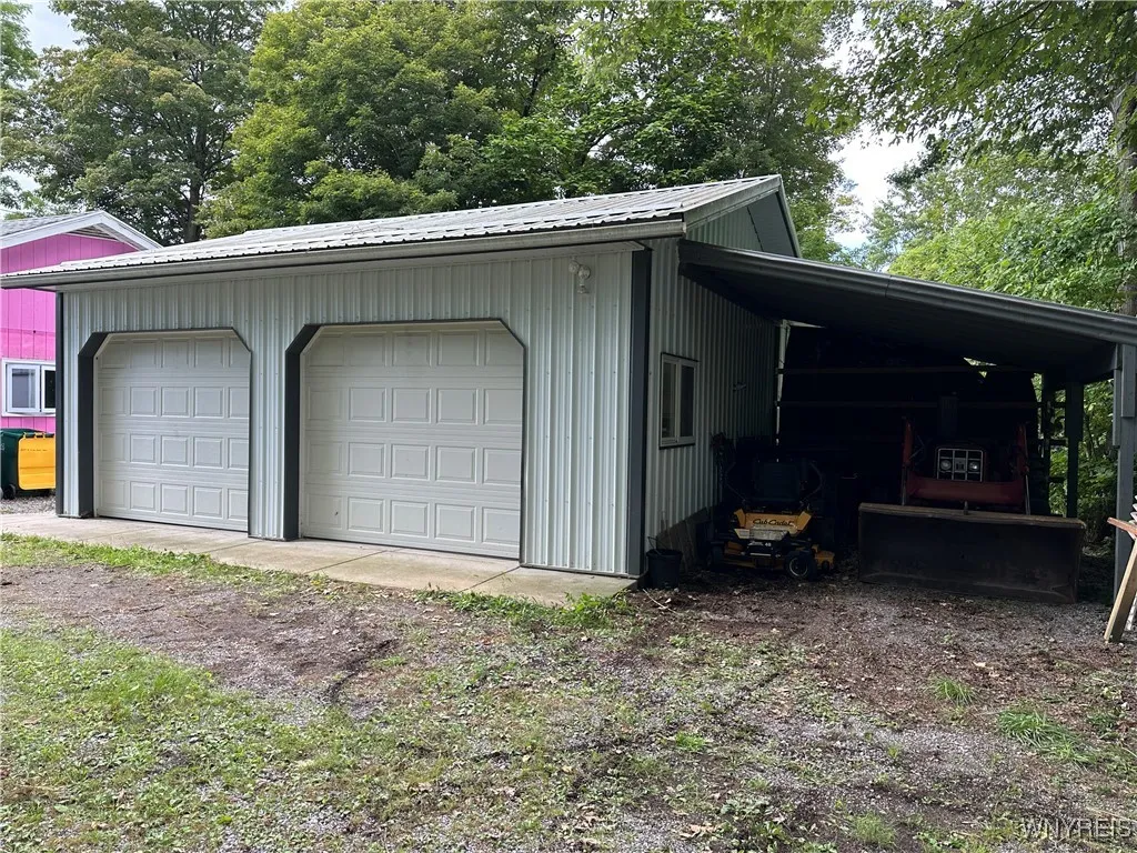 DETACHED 2 BAY GARAGE