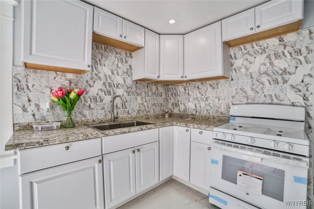 319 Lisbon Avenue 2, Buffalo, New York 14215, Buffalo, New York 14215, 6 Bedrooms Bedrooms, ,2 BathroomsBathrooms,Residential,For Sale,319 Lisbon Avenue 2, Buffalo, New York 14215,0,B1634243