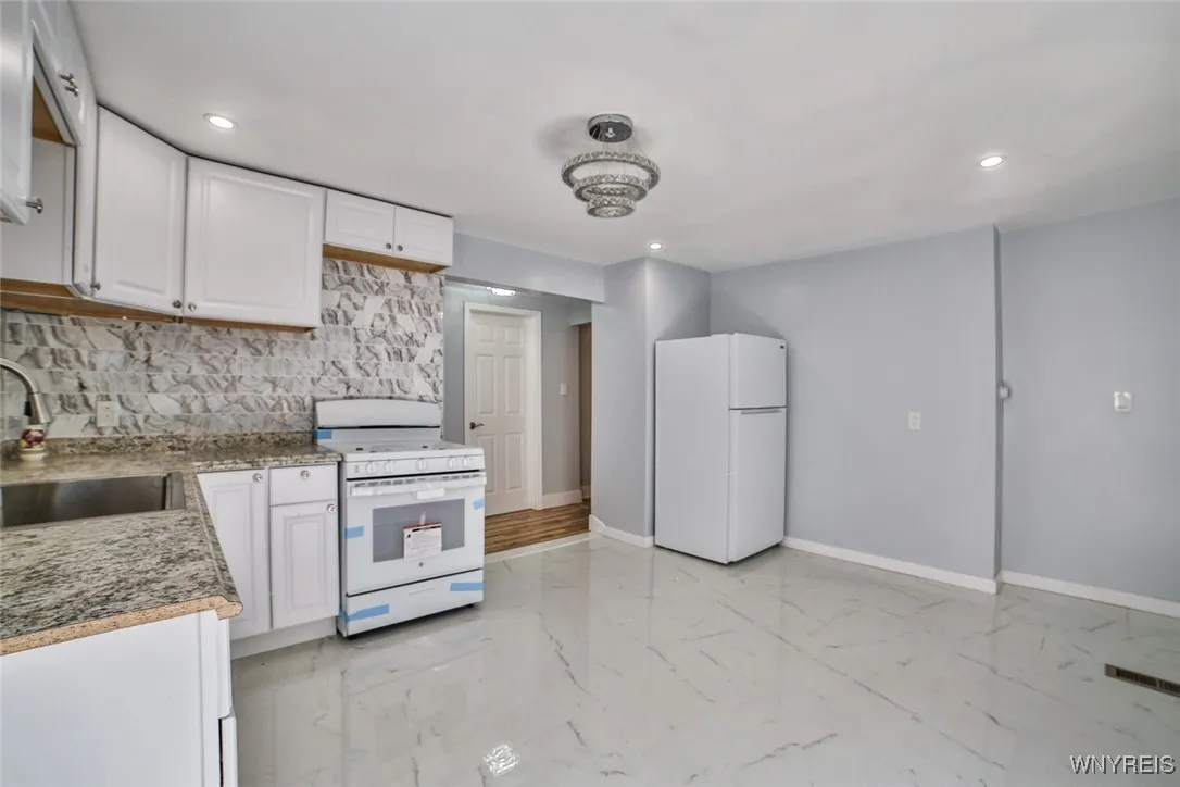 319 Lisbon Avenue 2, Buffalo, New York 14215, Buffalo, New York 14215, 6 Bedrooms Bedrooms, ,2 BathroomsBathrooms,Residential,For Sale,319 Lisbon Avenue 2, Buffalo, New York 14215,0,B1634243